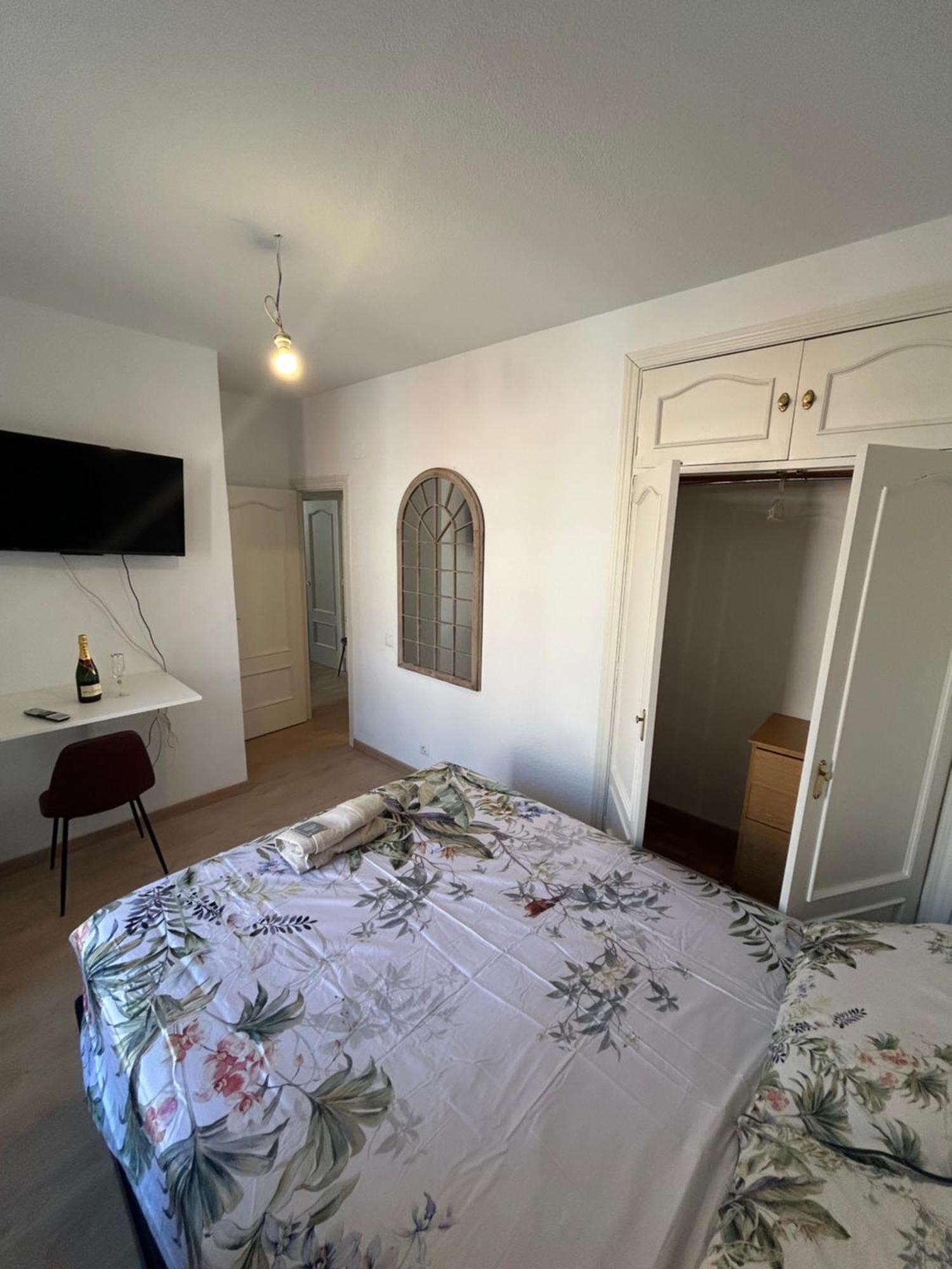 Room In Plaza Mayor Madrid Eksteriør billede