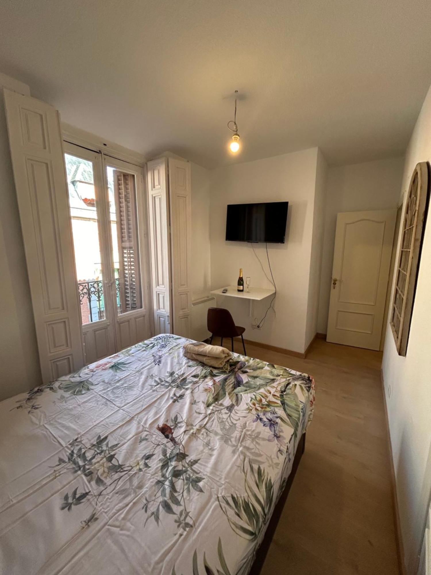 Room In Plaza Mayor Madrid Eksteriør billede